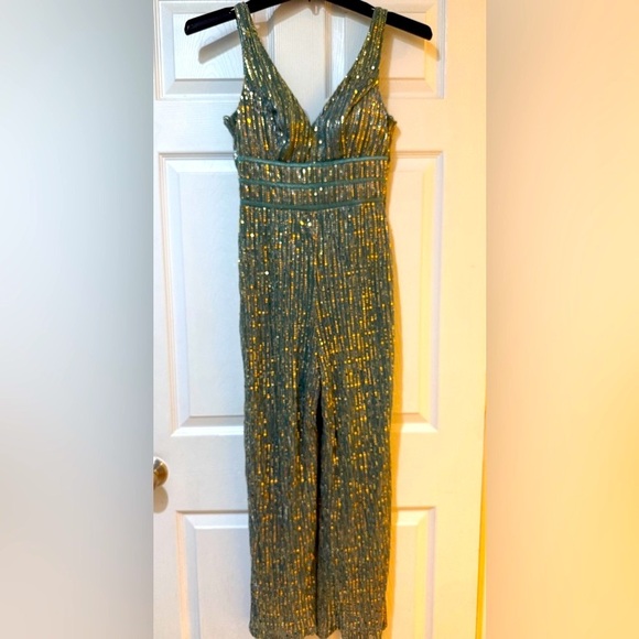 City Triangles Green and Gold Glamorous Jumpsuit This thing is so cool!💚 - Picture 1 of 7